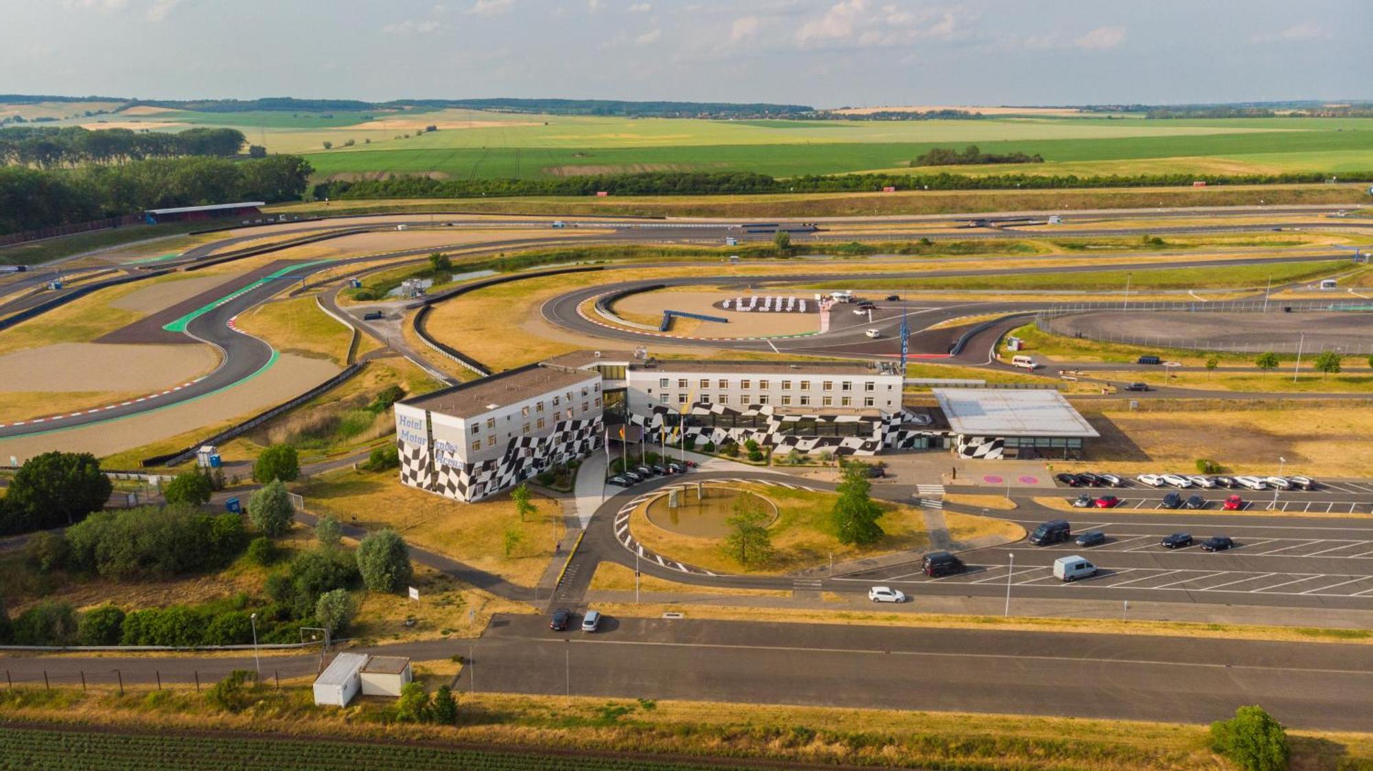 Hotel Motorsport Arena Oschersleben Exteriör bild